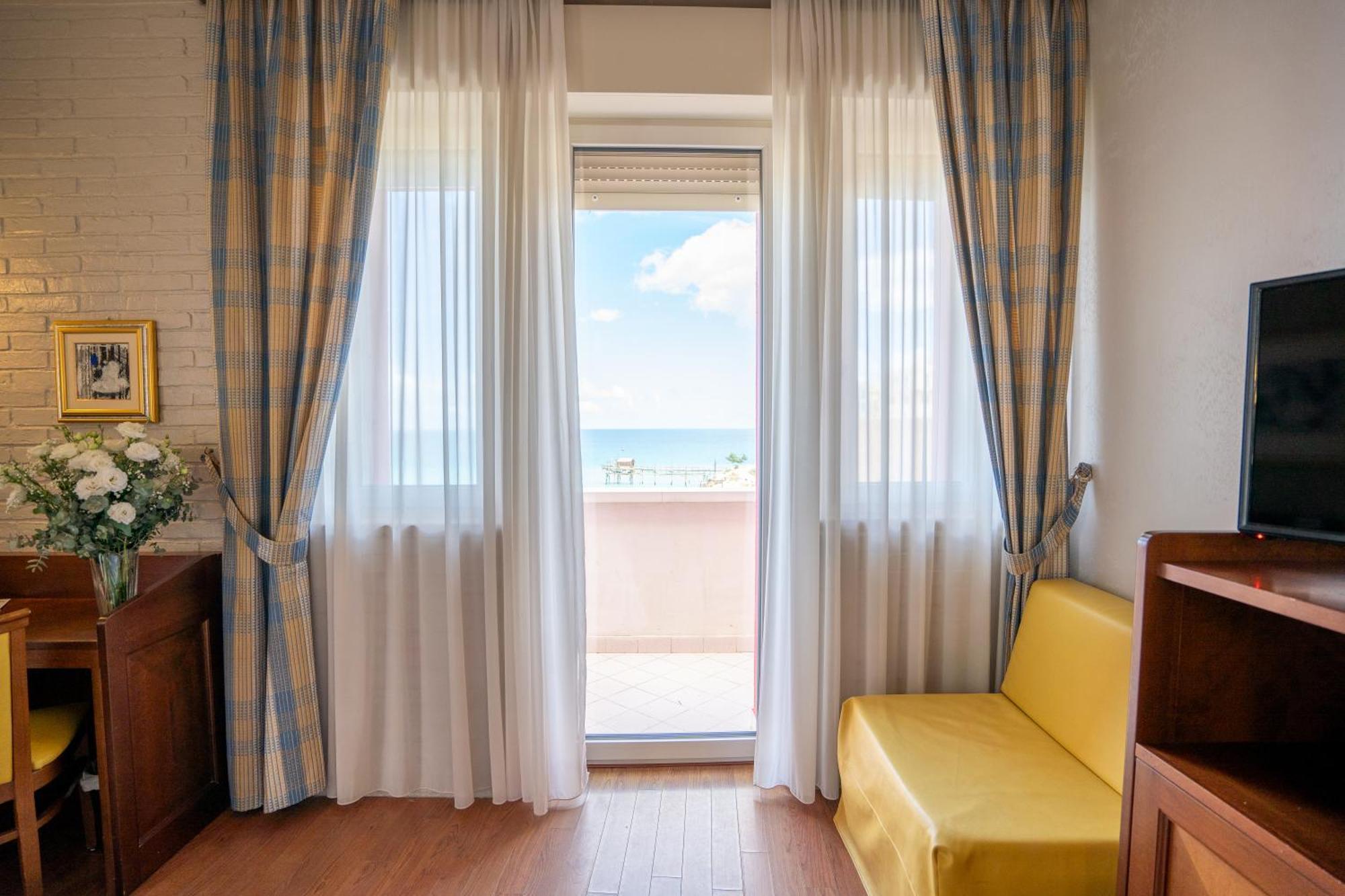 Art Hotel Santa Lucia Termoli Exterior foto